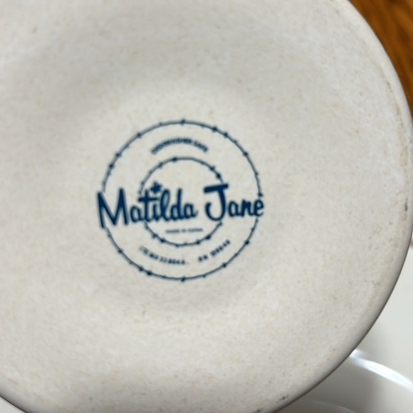 Matilda Jane Hostess Exclusive pitcher with lid and chip and dip serving set. - Picture 4 of 8